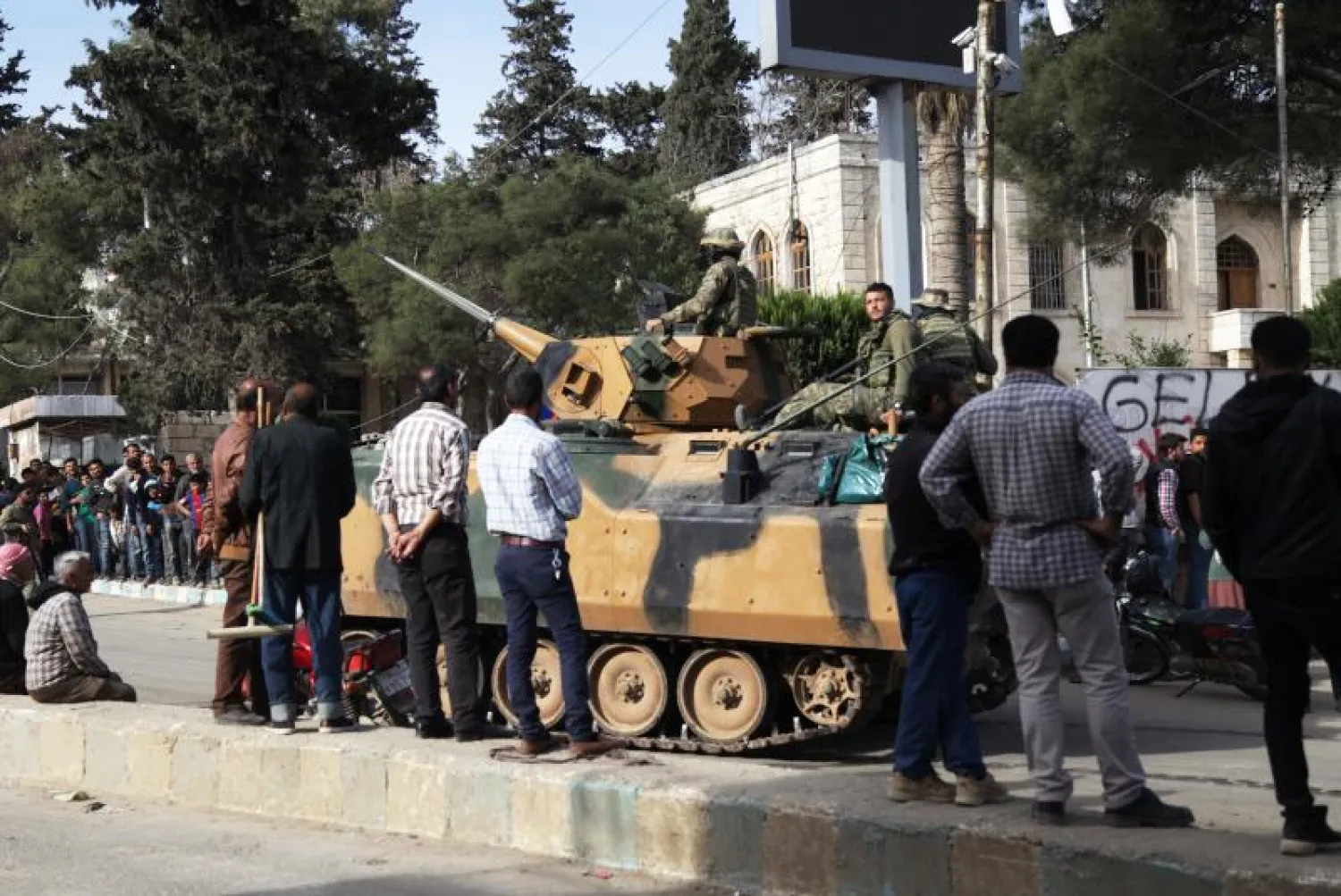 دبابة عسكرية تركية في عفرين (أ.ف.ب)