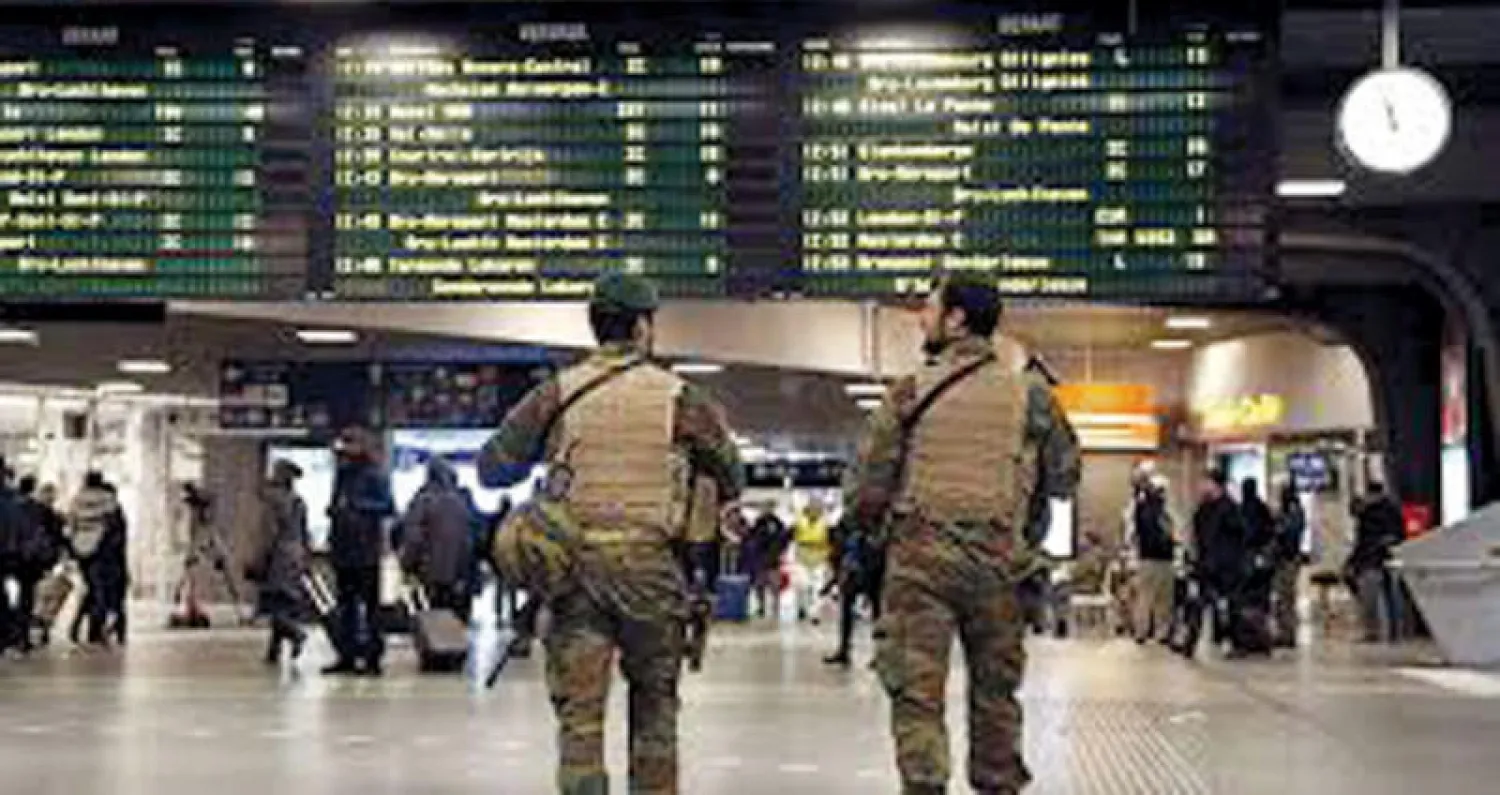 إجراءات أمنية داخل إحدى محطات القطار في بلجيكا («الشرق الأوسط»)