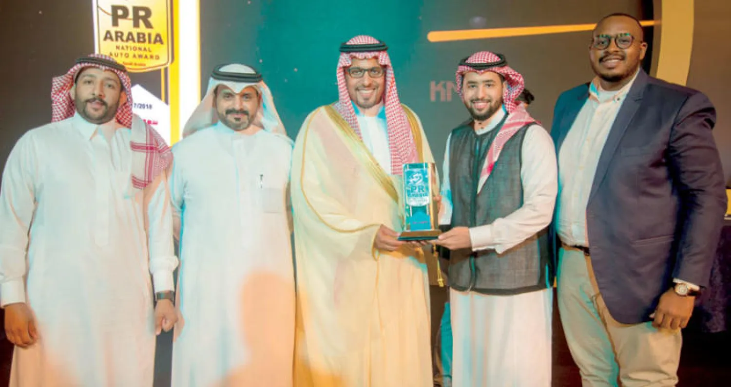 عبد الرحمن محمد مؤسس موقع «المربع نت» خلال حفل تتويج الموقع