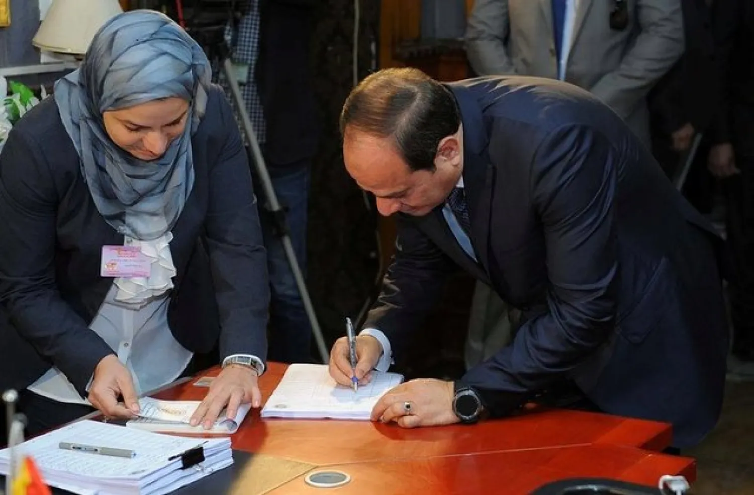 Egyptian President Abdel Fattah al-Sisi writes as he arrives to cast his vote during the presidential election in Cairo, Egypt, March 26, 2018. The Egyptian Presidency/Handout via REUTERS
