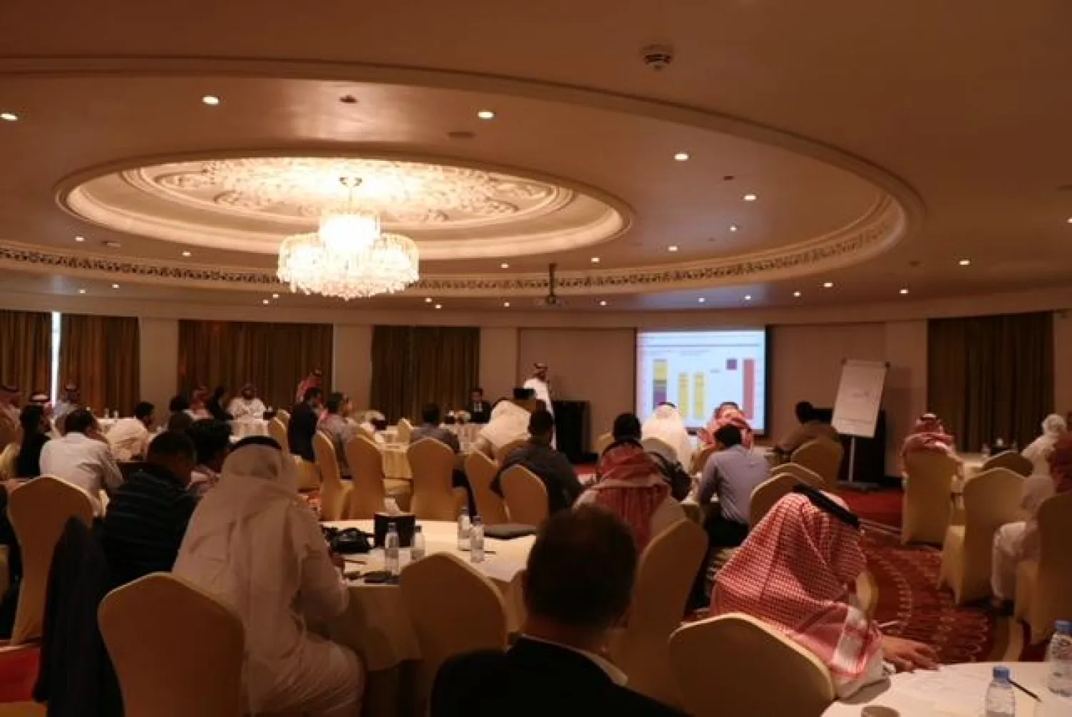 جانب من الورشة التي عقدت لتحسين استهلاك الطاقة في الصناعة («الشرق الأوسط»)