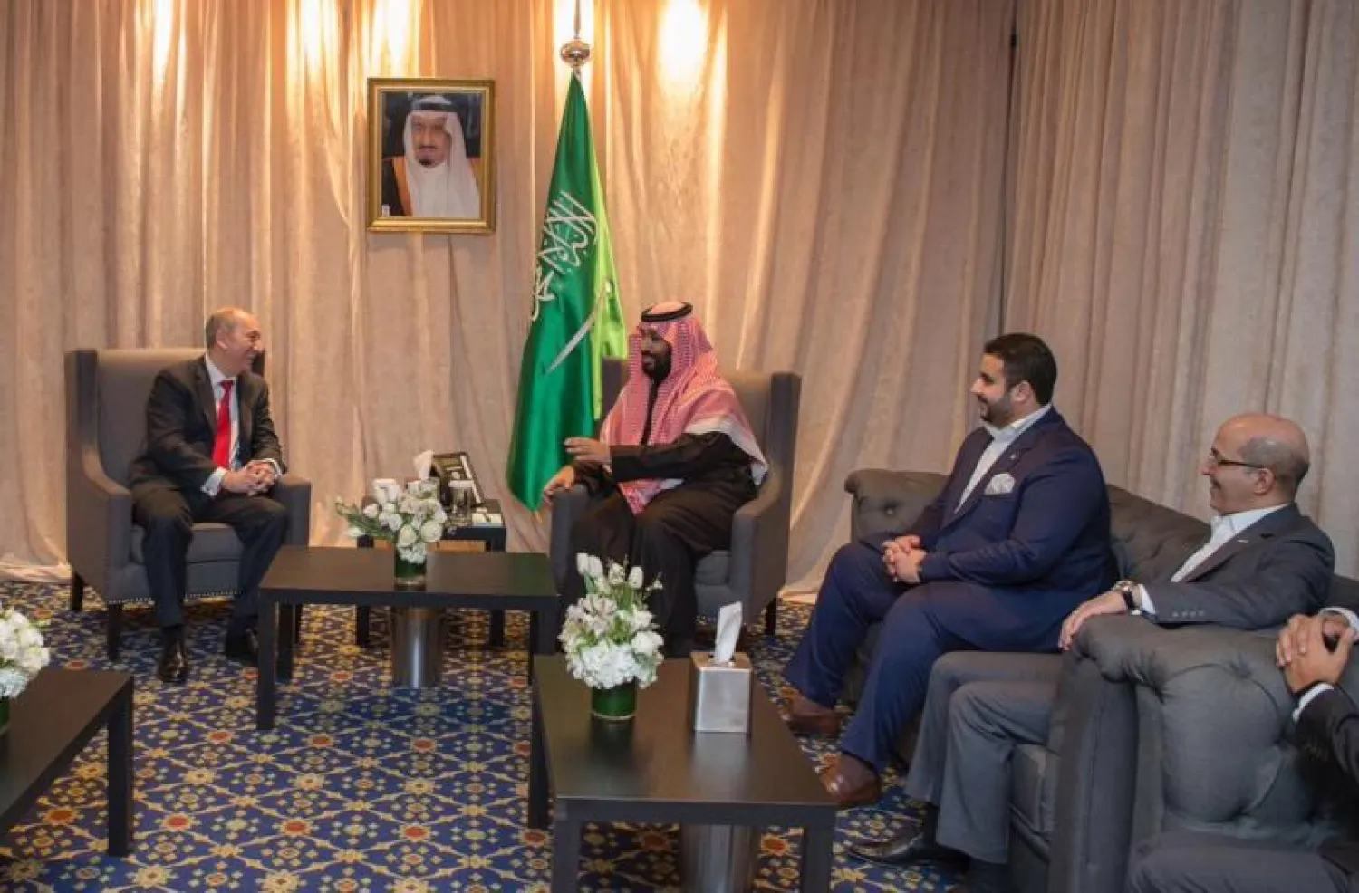 ولي العهد السعودي هلال اجتماعه بالرئيس التنفيذي لشركة فوتسي. (واس)