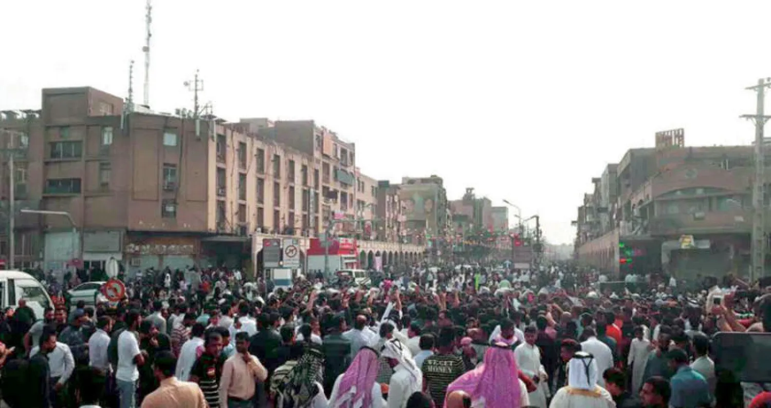 متظاهرون ينددون بسياسات التمييز العنصري ضد العرب في إيران وسط الأحواز جنوب غربي البلاد أمس (شبكات التواصل الاجتماعي)