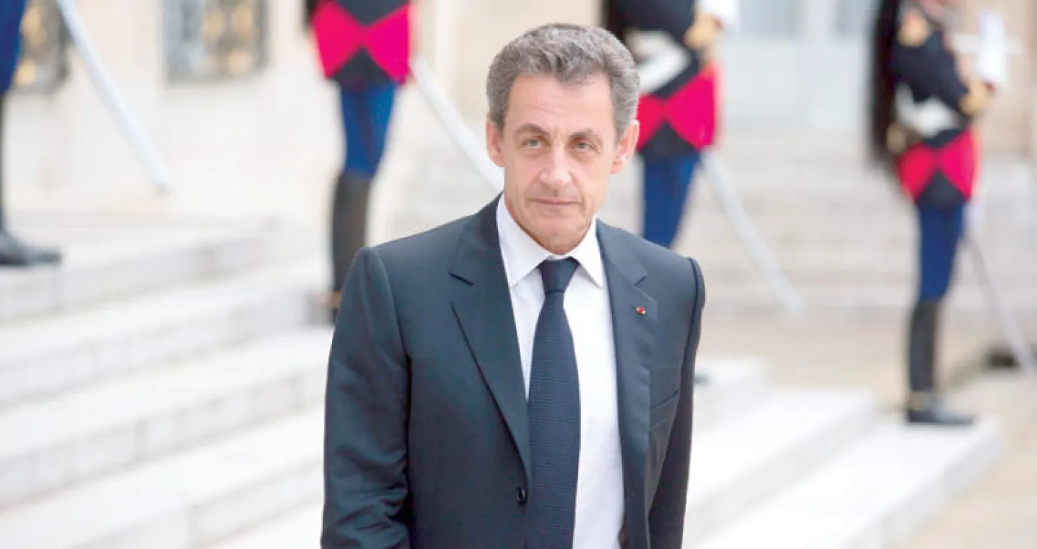 صورة أرشيفية لساركوزي أمام الإليزيه (أ.ف.ب)