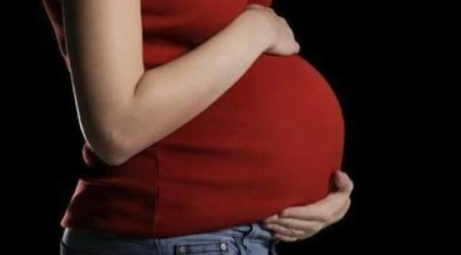 يعمل الإجهاد أثناء الحمل على تغيير الترابط العصبي في مخ الطفل (رويترز)