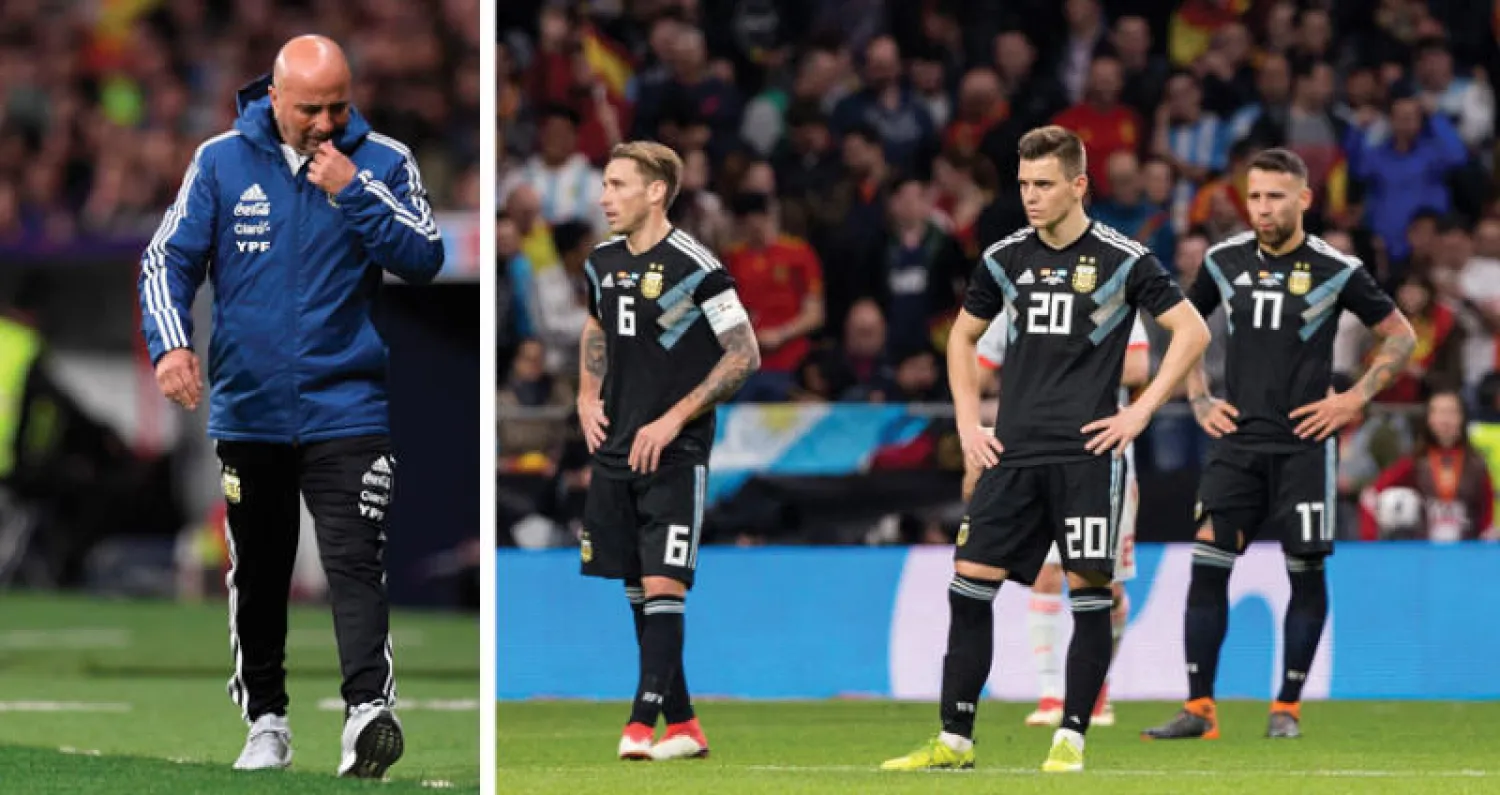 لاعبو الأرجنتين انهاروا أمام إسبانيا وسقطوا بسداسية تاريخية (إ.ب.أ)  -  سامباولي مدرب الأرجنتين في مأزق (أ.ف.ب)