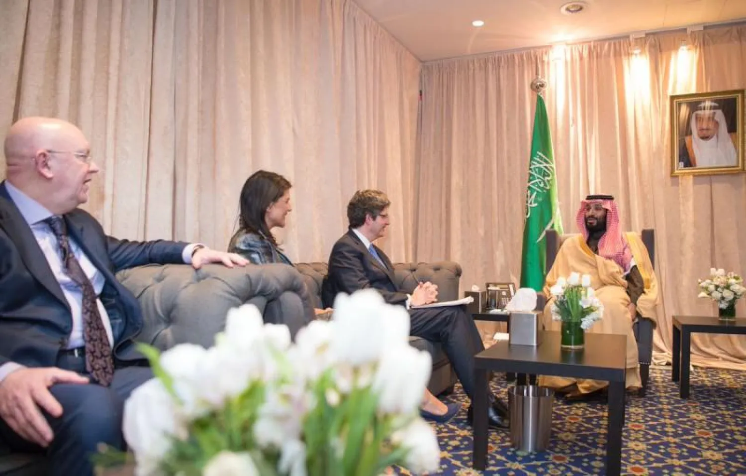 ولي العهد السعودي خلال لقائه مع مندوبي الدول الخمس دائمة العضوية في مجلس الأمن (واس)