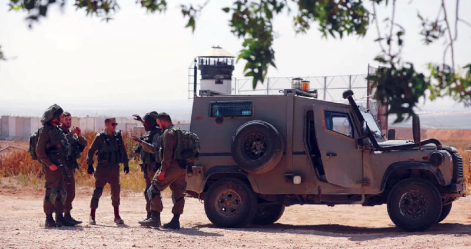 قوات إسرائيلية على الحدود مع غزة (رويترز)