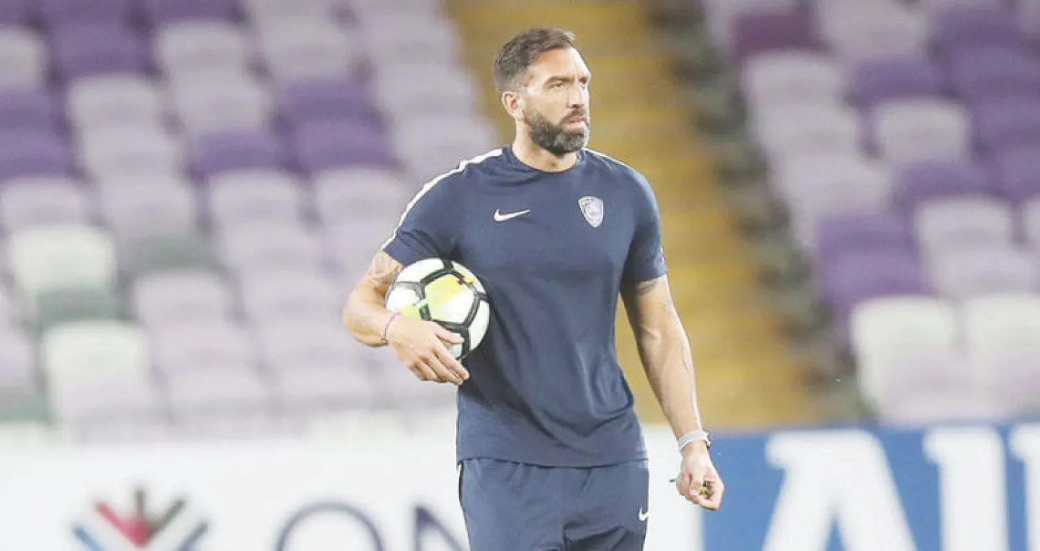 براون خلال إشرافه على التدريبات الأخيرة (المركز الإعلامي بنادي الهلال)