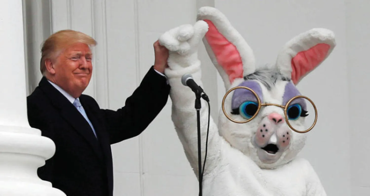 ترمب لدى مشاركته في احتفالات عيد الفصح بالبيت الأبيض أمس (رويترز)