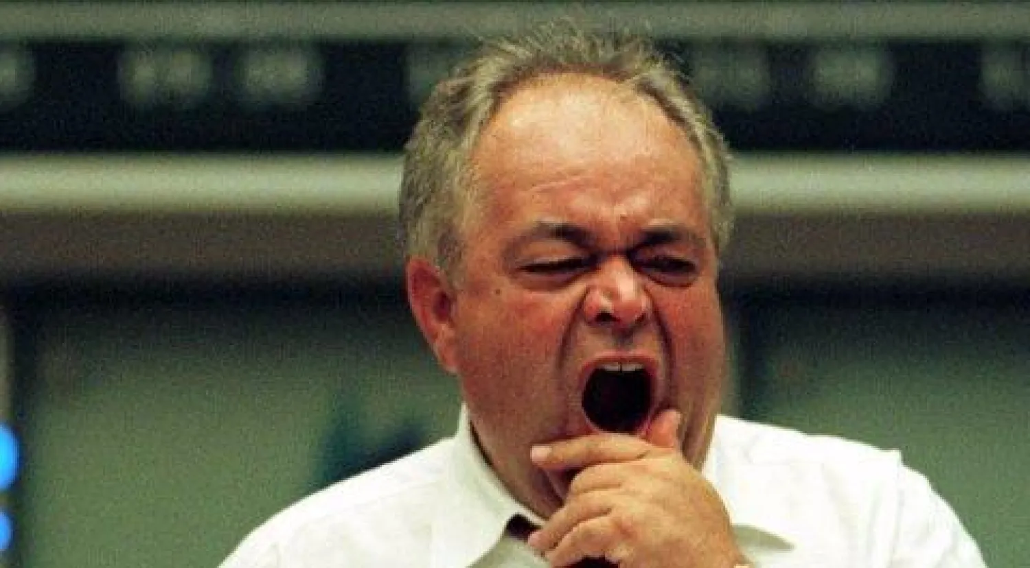 تقول إحدى النظريات إن التثاؤب يمنح الجسم النشاط والشعور باليقظة (رويترز)