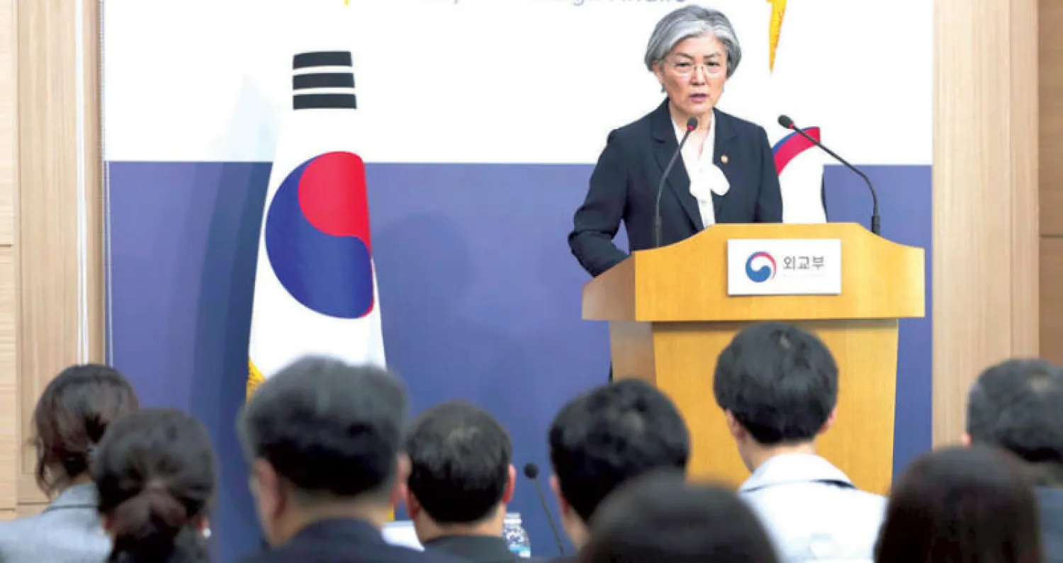 وزيرة خارجية كوريا الجنوبية تدلي بتصريحات صحافية في سيول أمس (إ.ب.أ)