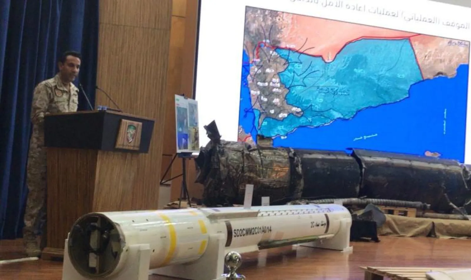 العقيد الركن تركي المالكي المتحدث باسم تحالف دعم الشرعية في اليمن خلال مؤتمر صحافي بالرياض (تصوير: خالد الخميس)