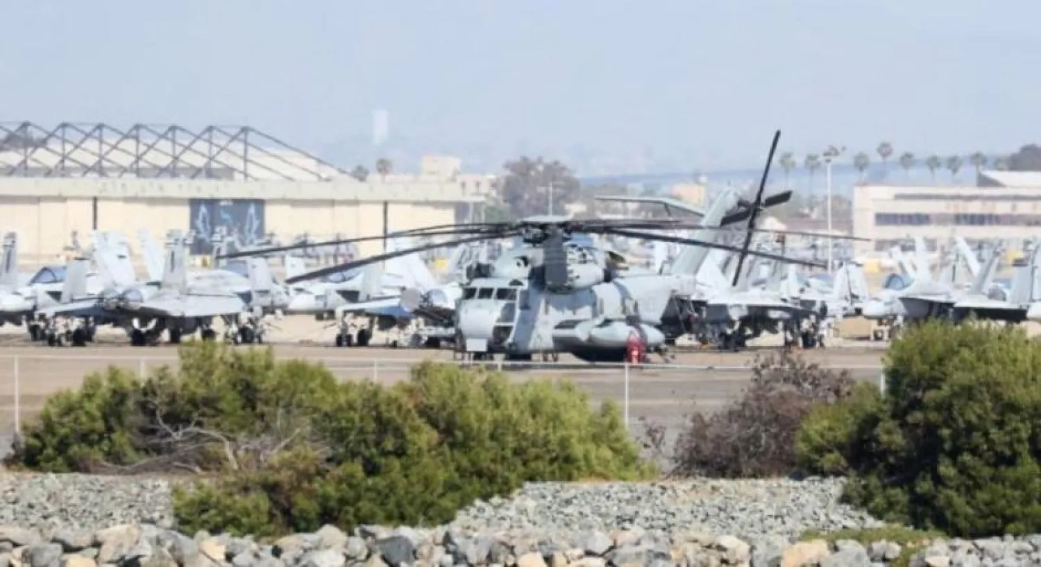 طائرة هليكوبتر من طراز سيكورسكاي سي إتش-53 إي سوبر ستاليون في كاليفورنيا (أرشيف - رويترز)