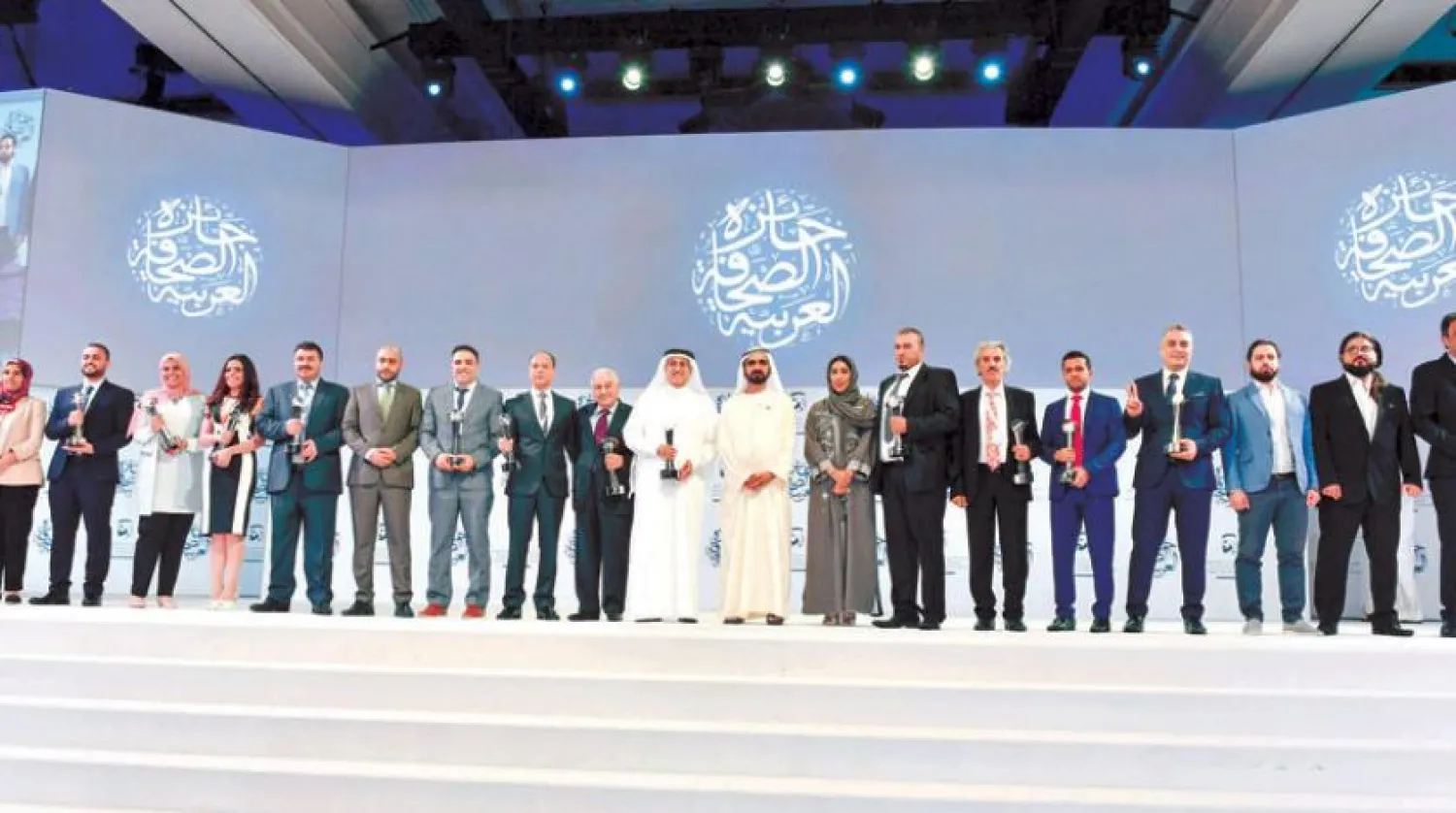 Sheikh Mohammed bin Rashid Al Maktoum with the winners of the Arab Journalism Award (Asharq Al-Awsat)