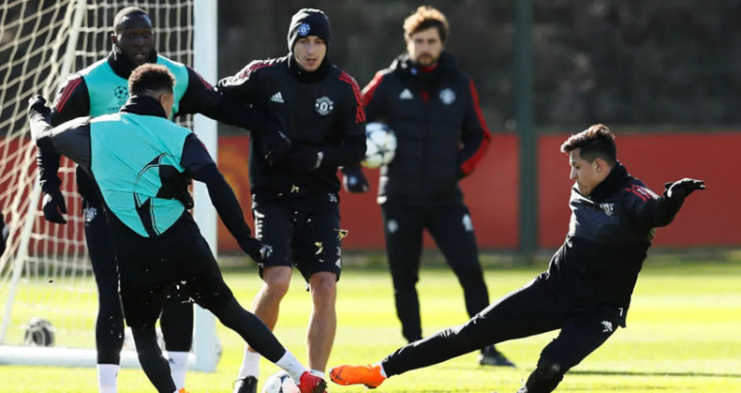 يونايتد يسعى لإفساد فرحة سيتي بالفوز بلقب الدوري على ملعبه (رويترز)