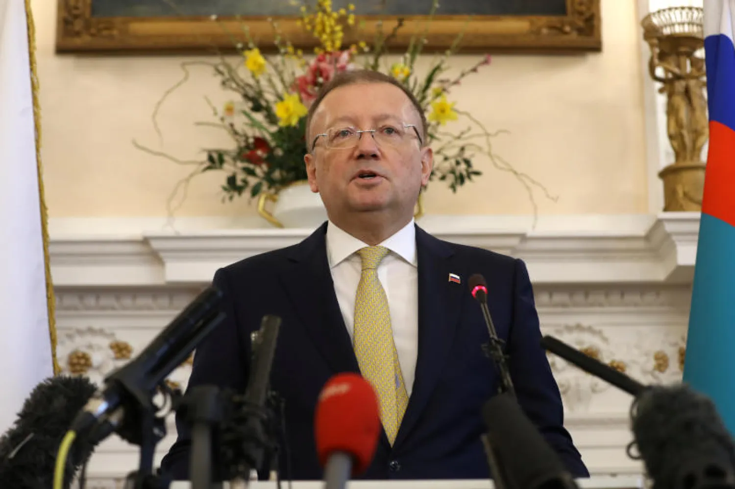 السفير الروسي في لندن ألكسندر ياكوفينكو (رويترز)