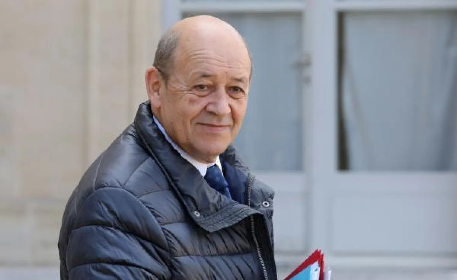 وزير الخارجية الفرنسي جان إيف لودريان بعد اجتماع سابق لمجلس الوزراء في قصر الإليزيه بباريس (أ.ف.ب)