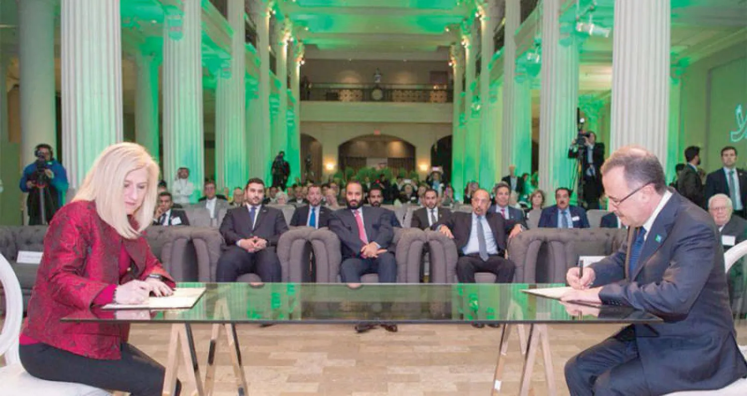 ولي العهد السعودي يشهد توقيع شركة {موتيفا} مذكرتي تفاهم مع شركتين أميركيتين في هيوستن أول من أمس («الشرق الأوسط»)
