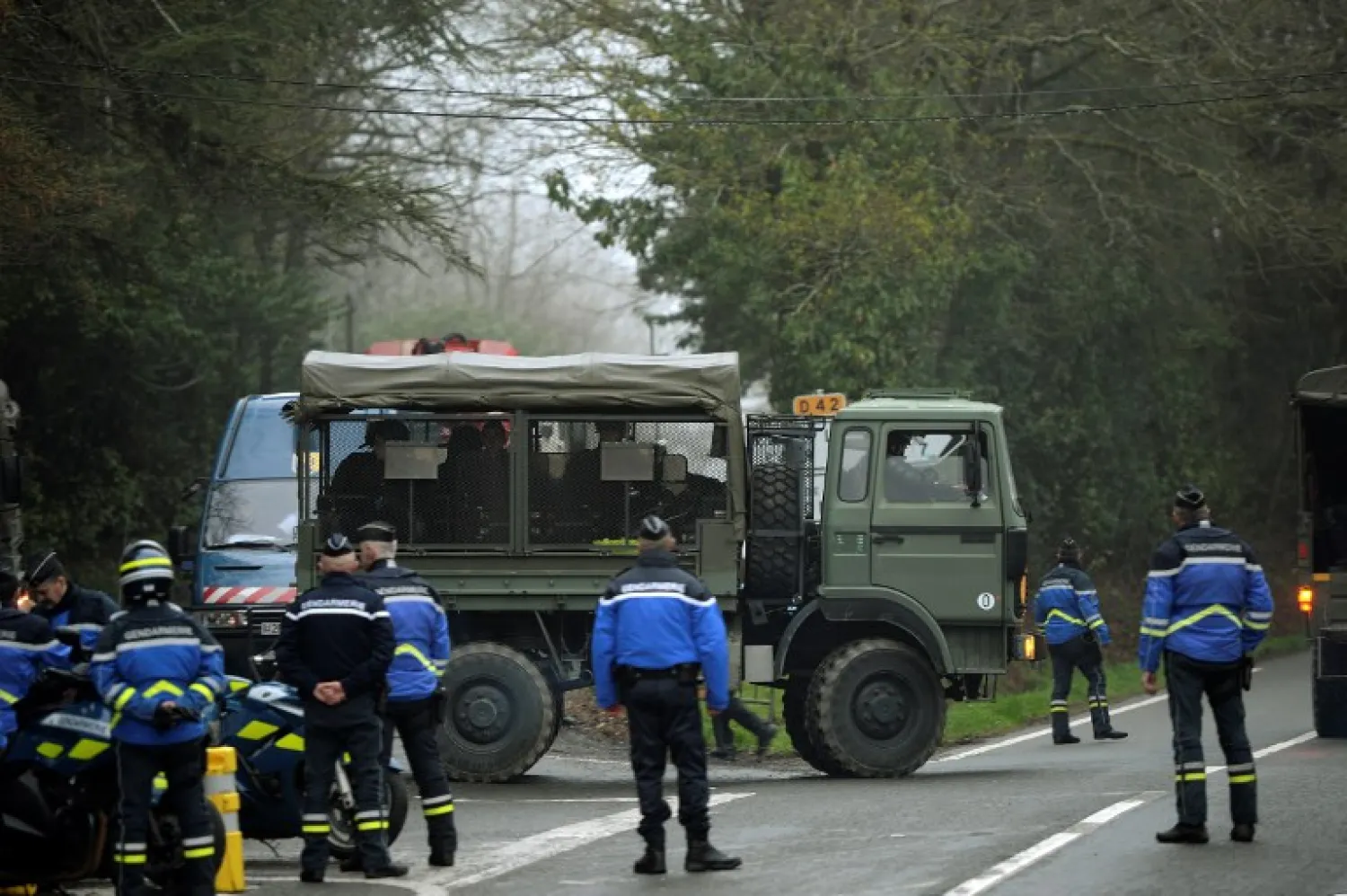 Riot police and gendarmerie officers block access to the D281 road in the ZAD (Zone a Defendre - Zone to defend) in Notre-Dame-des-Landes, western France, on April 9, 2018. AFP