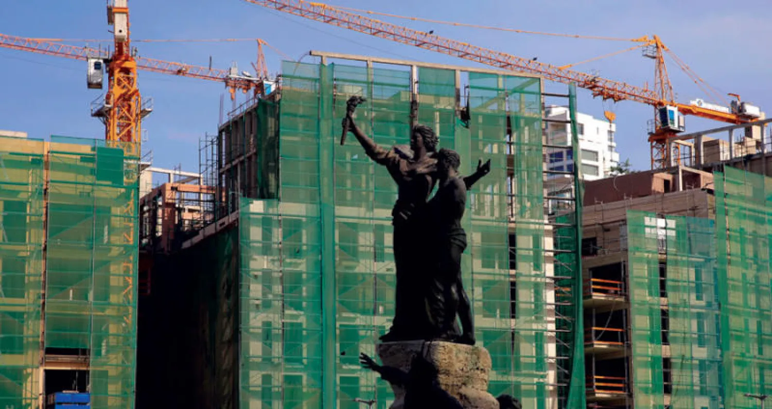 مشروع سكني قيد الإنشاء قرب ساحة الشهداء وسط بيروت كما بدا أوائل الشهر الجاري (أ.ب)