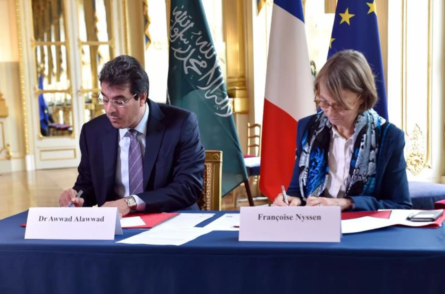 وزير الثقافة والإعلام السعودي خلال توقيع الاتفاقيات مع نظيرته الفرنسية (واس)