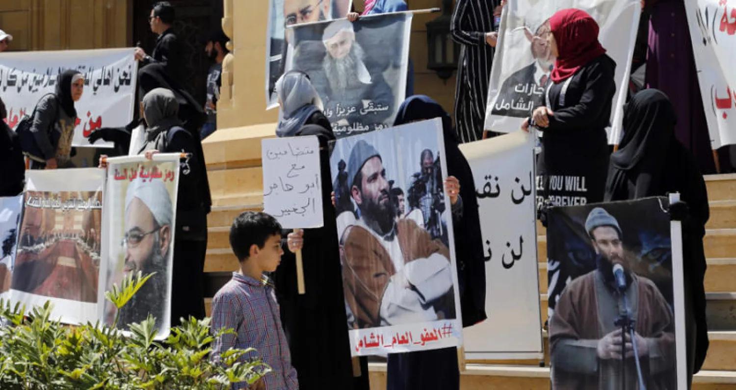 مظاهرة أهالي الموقوفين الإسلاميين اللبنانيين في بيروت الجمعة احتجاجاً على استمرار توقيف أبنائهم (أ.ف.ب)