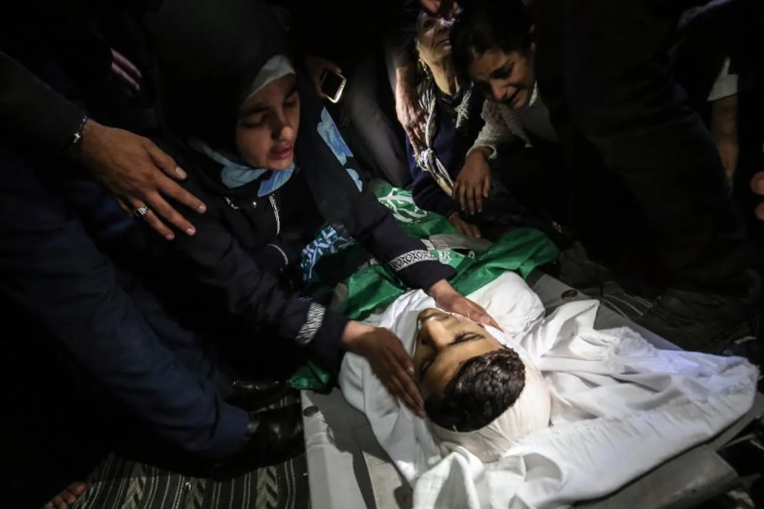 فلسطيني توفي في اليوم السابق متأثراً بجروح أصيب بها في اشتباكات مع القوات الإسرائيلية (أ.ف.ب)