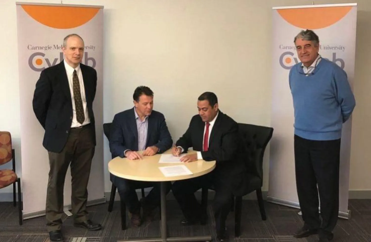 جانب من توقيع اتفاقية شراكة بين أكاديمية الأمن السيبراني والذكاء الاصطناعي والبرمجة السعودية وجامعة كارنقي ميلون الأميركية (واس)