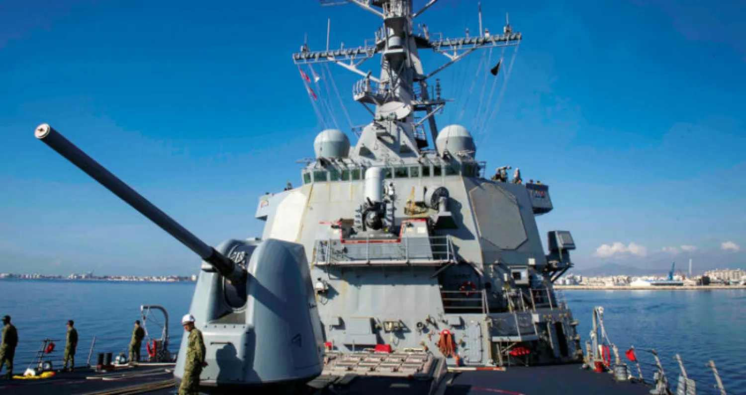 المدمرة الاميركية دونالد كوك في البحر المتوسط امس (إ.ب.أ)