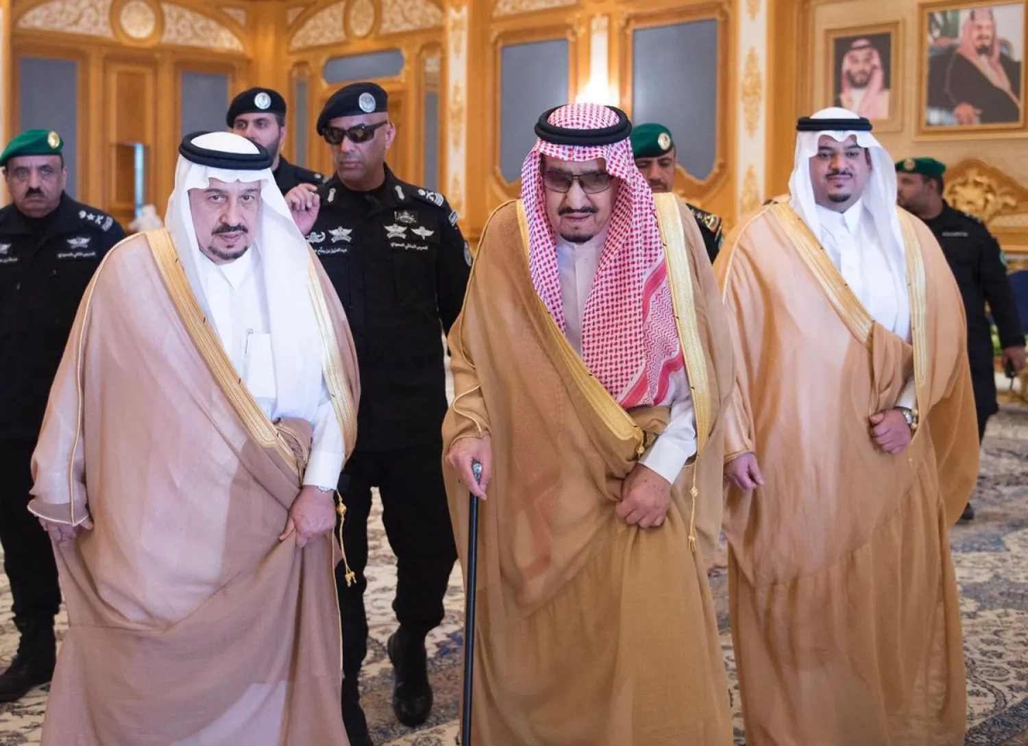 خادم الحرمين الشريفين يغادر الرياض إلى المنطقة الشرقية (واس)
خادم الحرمين الشريفين يصل الى المنطقة الشرقية قادماً من الرياض (واس)