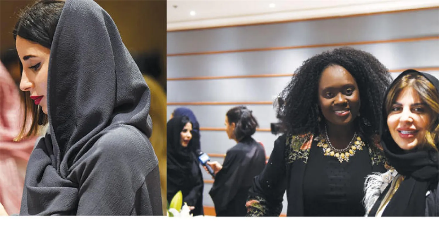 بعض من الحضور أثناء حفل الافتتاح لأسبوع الموضة (أ.ف.ب)