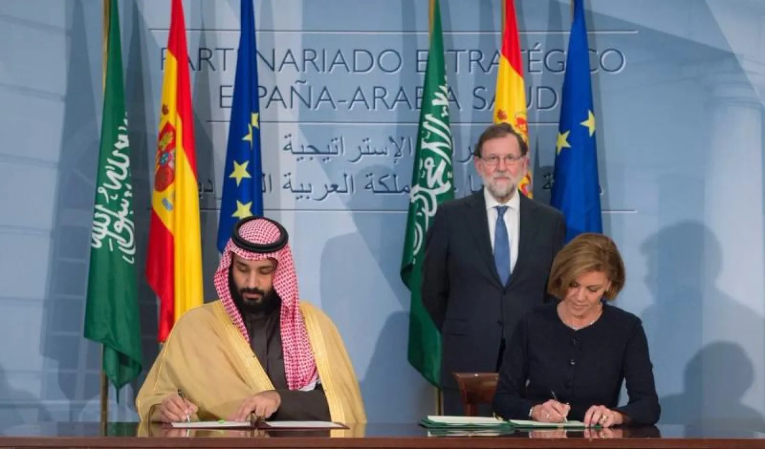 ولي العهد السعودي الأمير محمد بن سلمان ووزيرة الدفاع الإسبانية ماريا كوسبيدال يوقعان على ملخص تنفيذي لتعزيز التعاون في مجال الدفاع بين البلدين (واس)