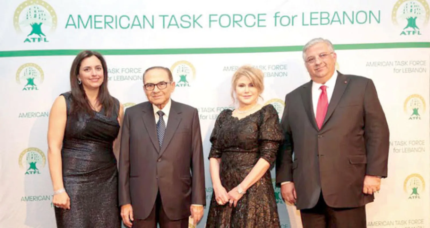 من اليمين: نجاد عصام فارس وغادة وراي إيراني وزينة نجاد فارس