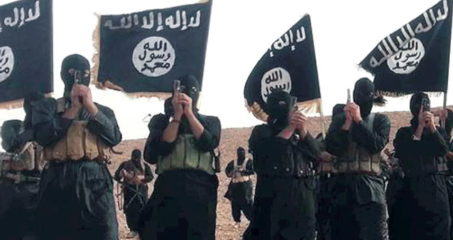 «دواعش» يستعرضون في الرقة قبل هروبهم («الشرق الأوسط»)