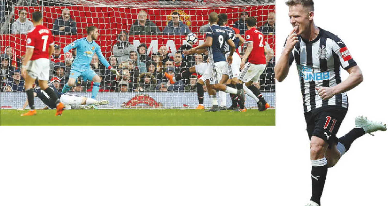 ريتشي لاعب نيوكاسل يحتفل بهدفه في مرمى آرسنال (رويترز) - دي خيا حارس يونايتد ينظر بحسرة إلى كرة رودريغيز لاعب وست بروميتش تسكن شباكه وتحسم لقب الدوري (رويترز)