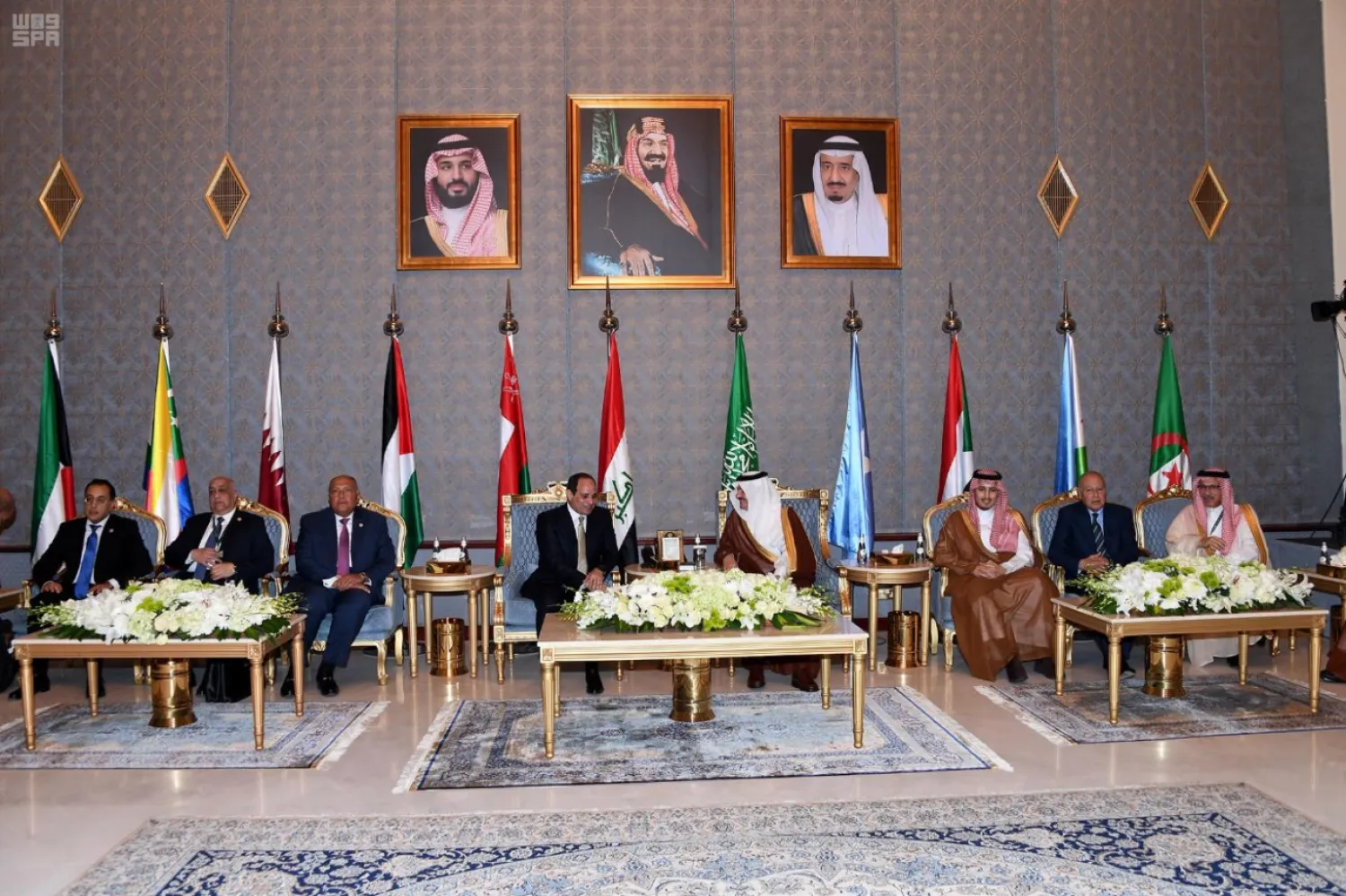 Egyptian President Abdul Fattah al-Sisi is received at the airport upon his arrival in the Kingdom to attend the Arab summit. (SPA)