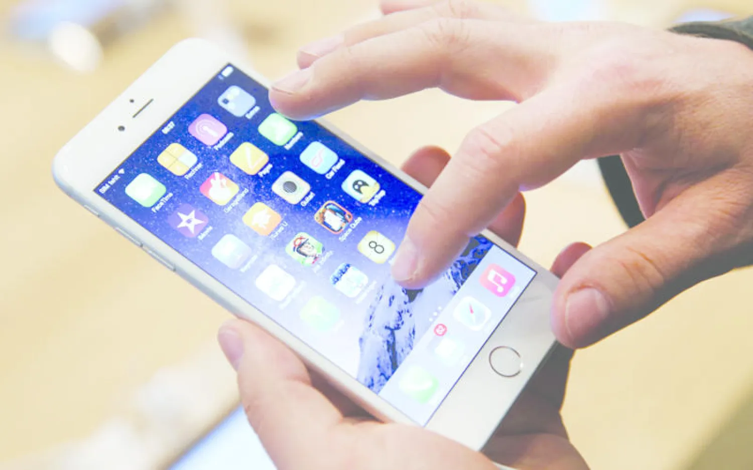 إصدار جديد للهواتف الذكية يمنع المواقع من تتبع المستخدمين