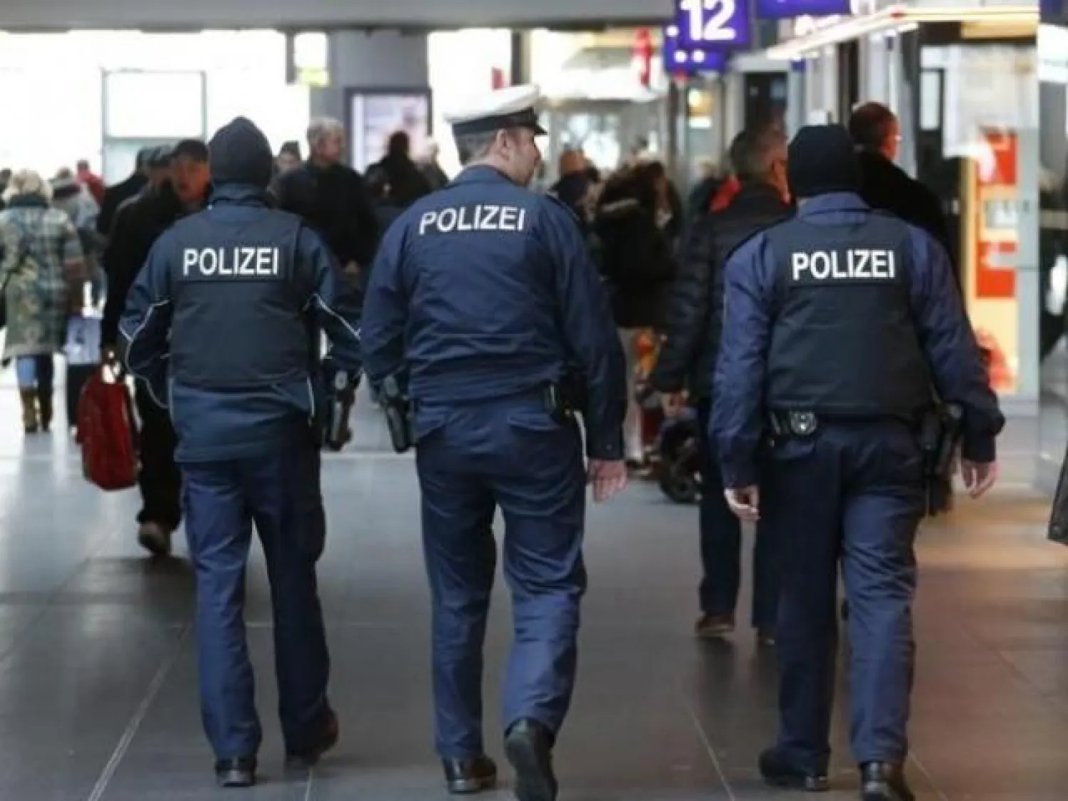 عناصر من الشرطة الألمانية (رويترز)