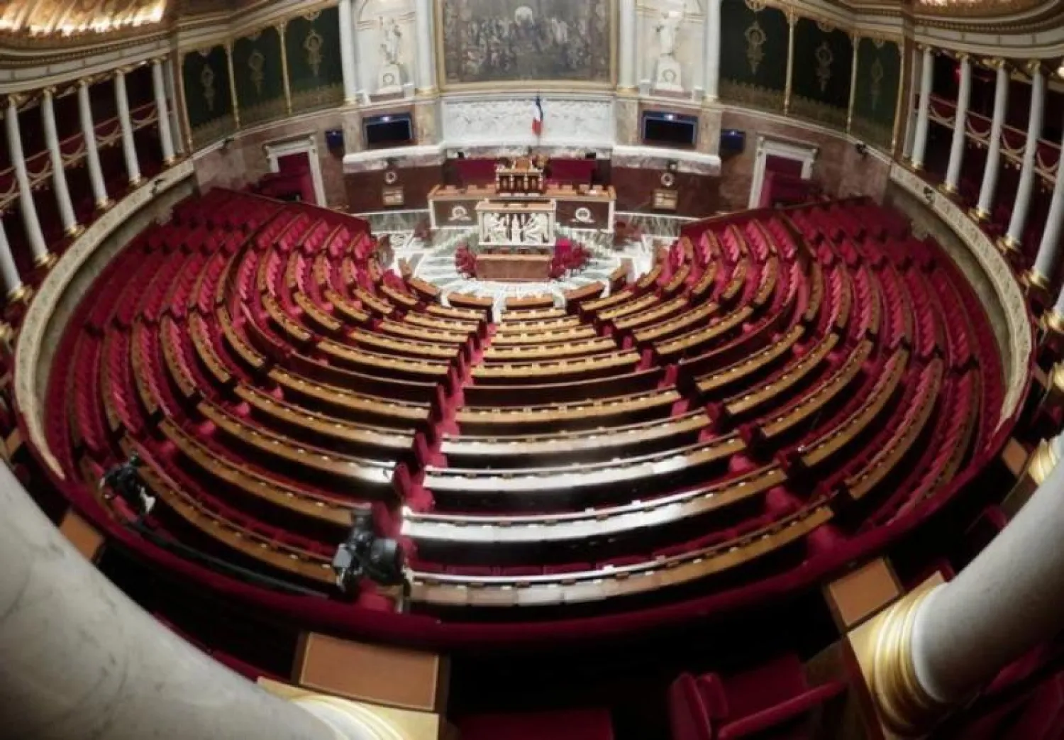 منظر عام للبرلمان الفرنسي (رويترز)