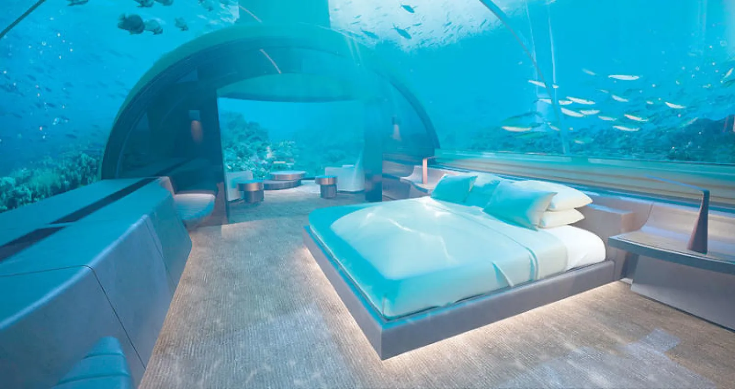 لعشاق الجديد... النوم مع الأسماك تحت الماء