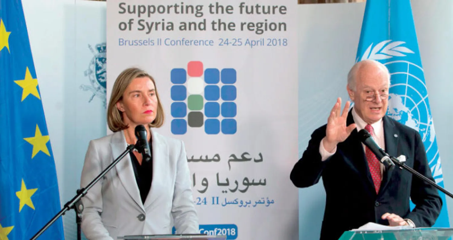 دي ميستورا وموغيريني في بروكسل أمس (أ.ف.ب)