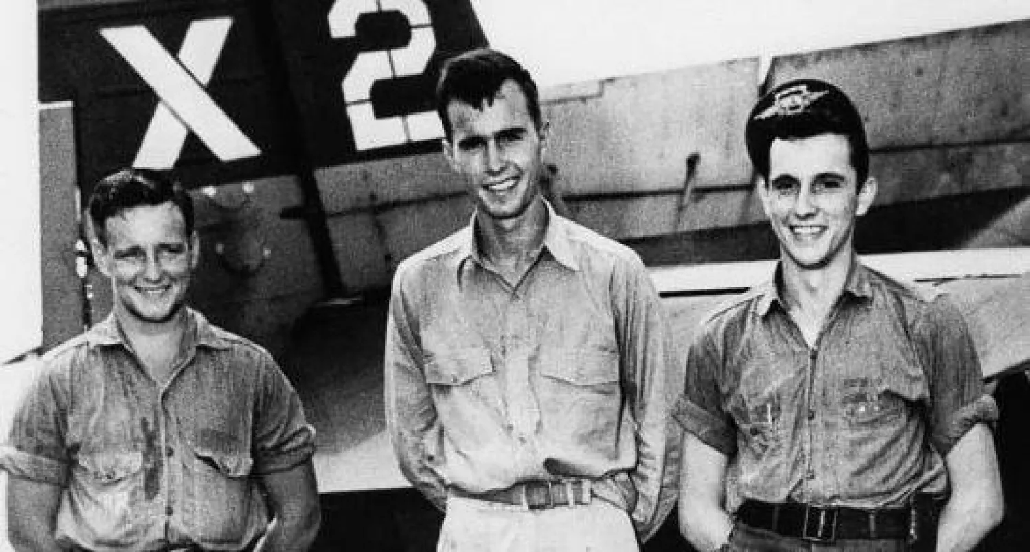 بوش الأب مع تيد وايت وجون ديليني (واشنطن بوست)