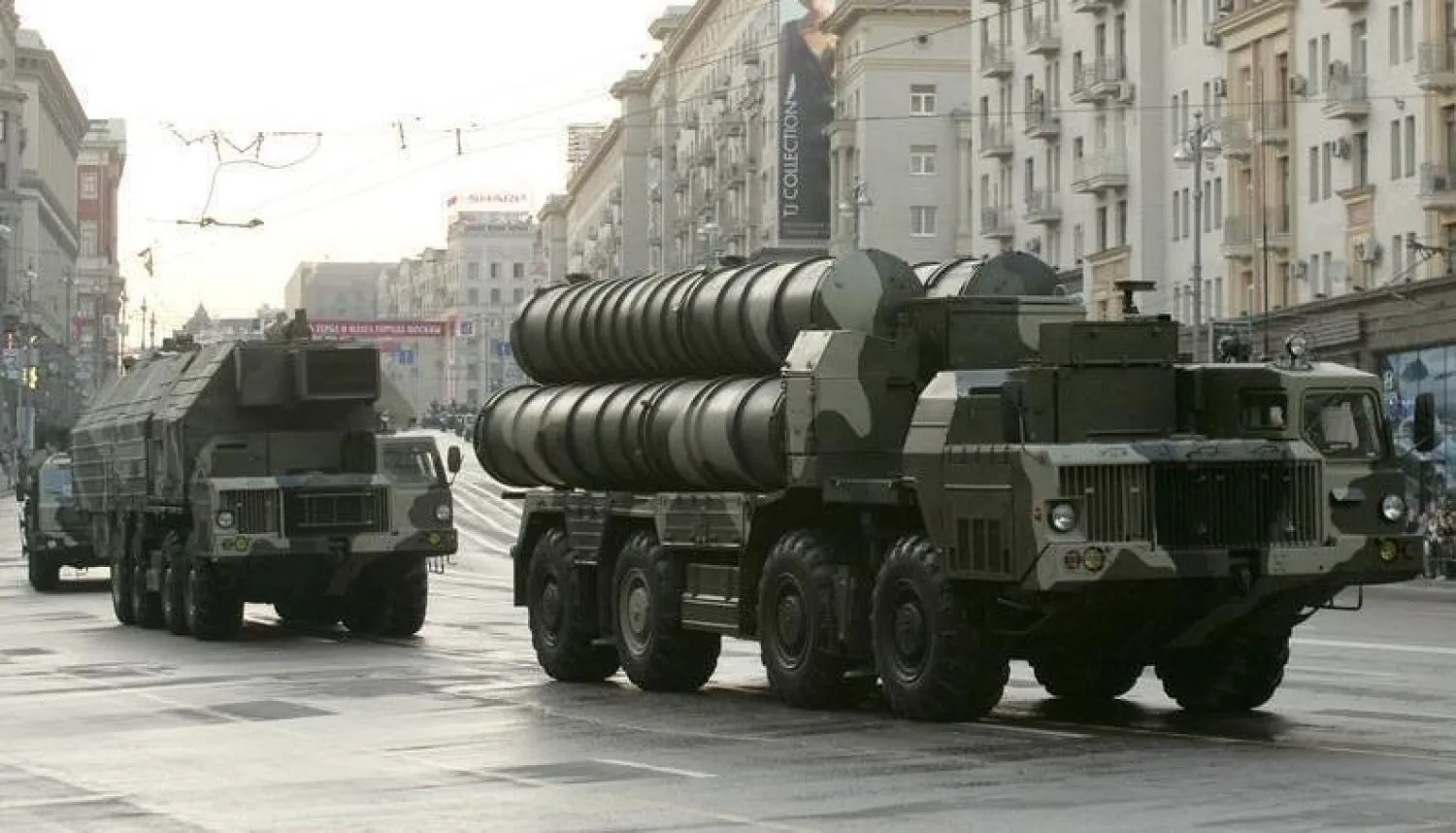منظومة صواريخ «إس 300» الروسية خلال عرض عسكري في موسكو (رويترز)