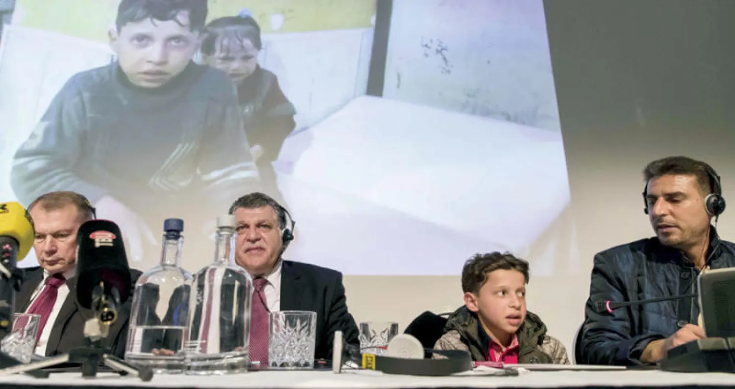 جلسة أمام منظمة حظر الأسلحة الكيماوية في لاهاي أمس قدمت فيها موسكو شهادة عائلات من دوما (أ.ف.ب)