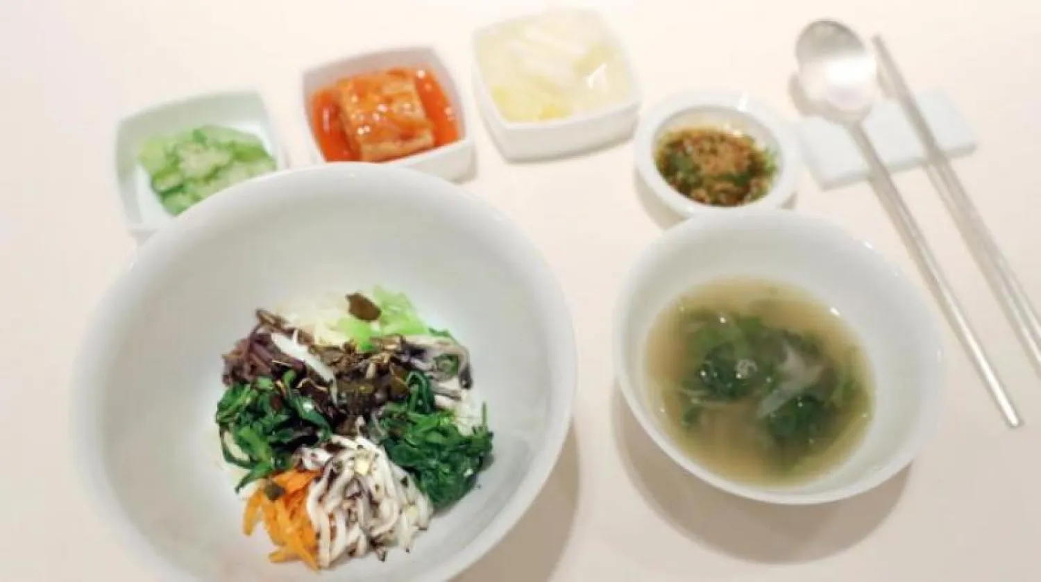 أحد الأطباق من قائمة الطعام الذي سيتم تقديمه خلال القمة بين الكوريتين (رويترز)