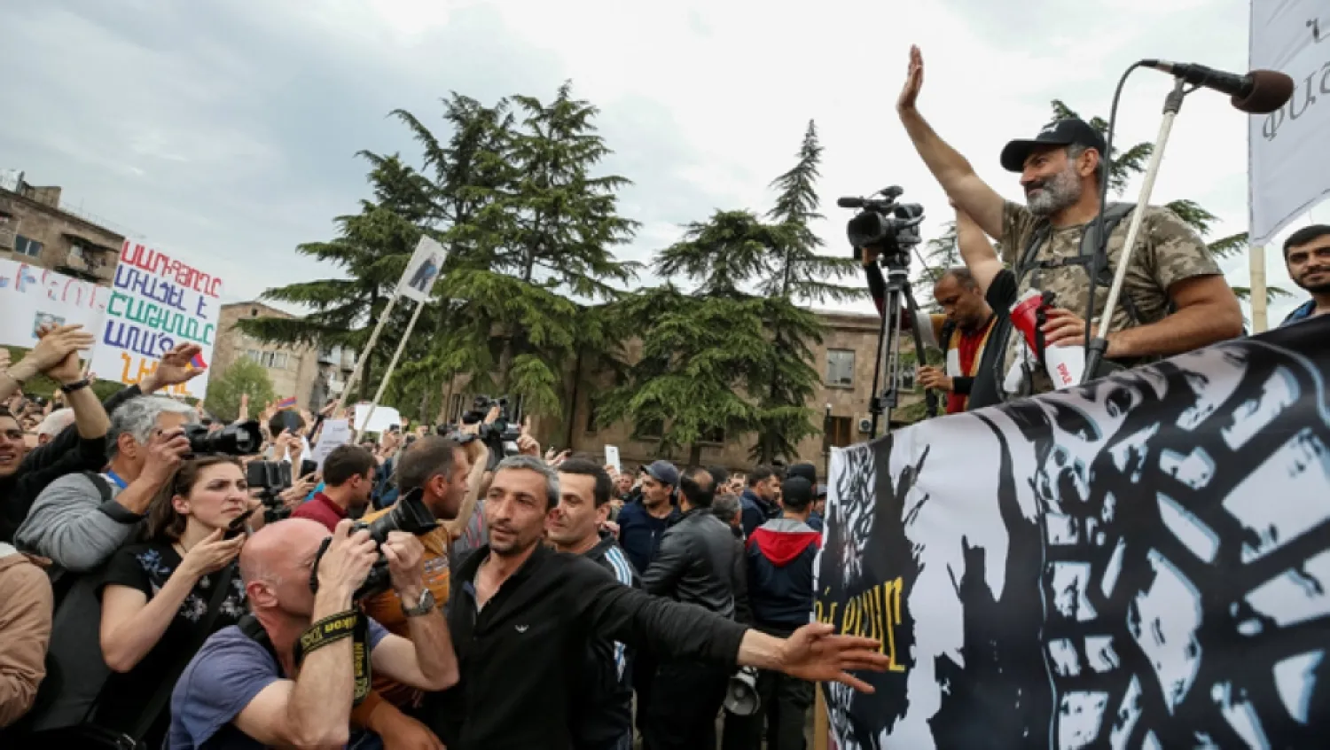Armenian opposition leader Nikol Pashinyan attends a rally in the town of Ijevan, Armenia April 28, 2018. (Reuters)
