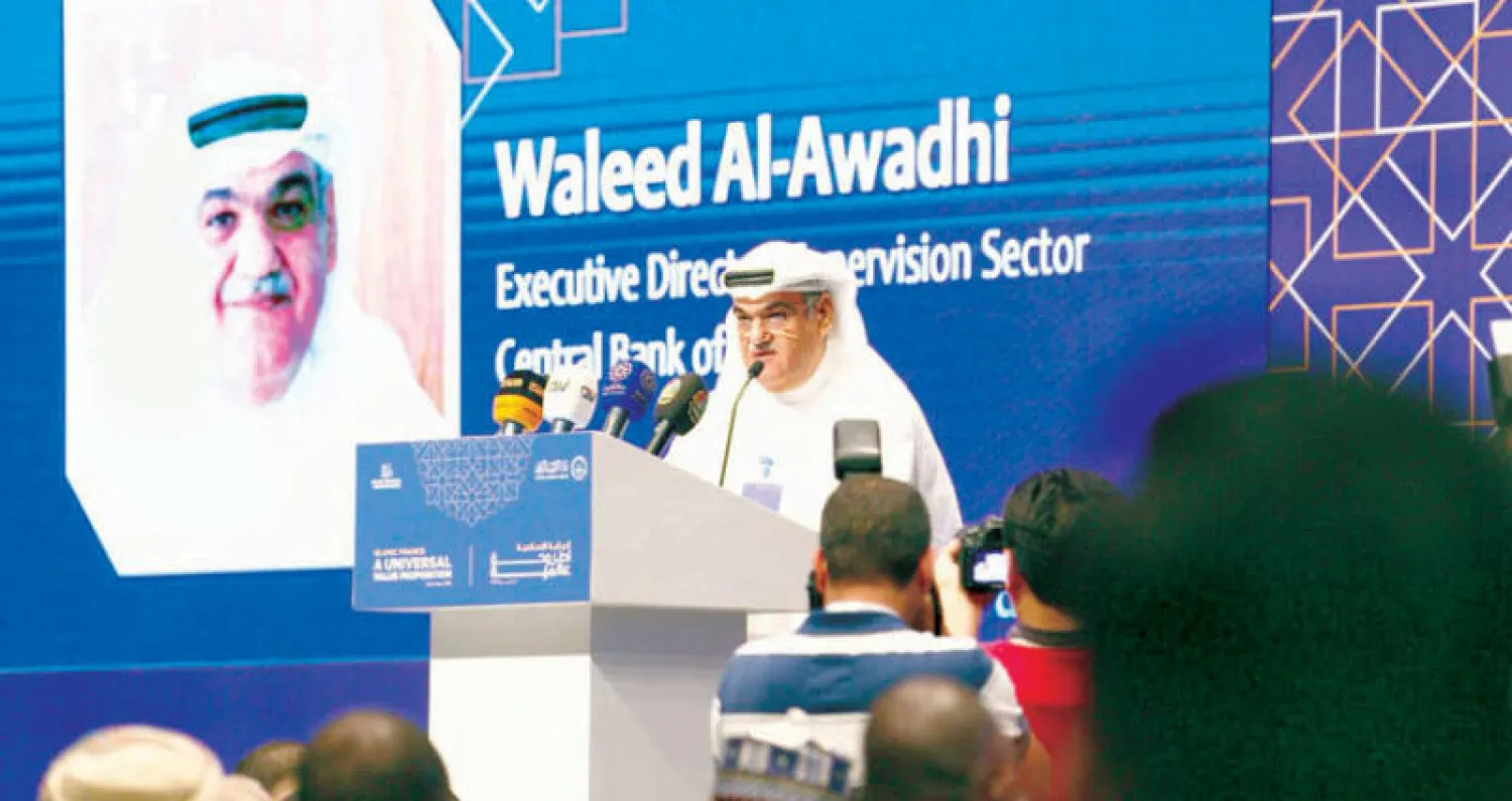 وليد العوضي المدير التنفيذي لقطاع الرقابة في بنك الكويت المركزي خلال الاجتماعات