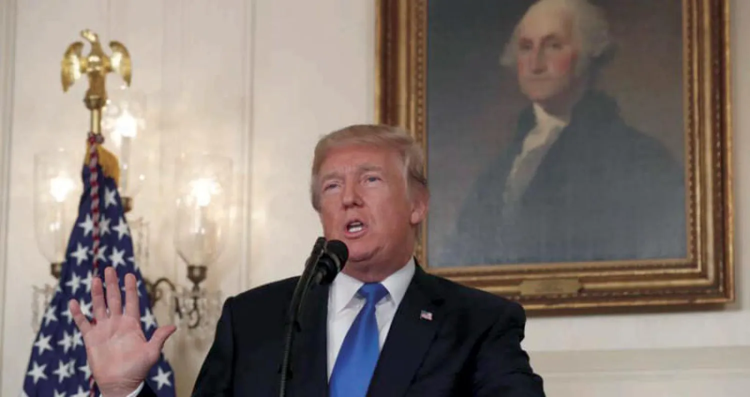 الرئيس الأميركي دونالد ترمب يلقي خطاباً يدعو فيه الكونغرس إلى مراجعة الاتفاق النووي منتصف أكتوبر الماضي (رويترز)