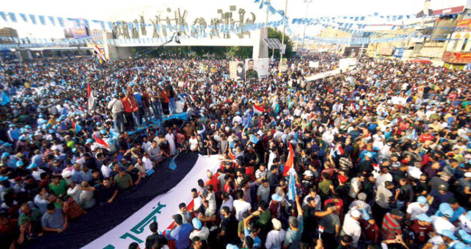 جانب من تجمع انتخابي لأنصار مقتدى الصدر في بغداد أول من أمس (إ.ب.أ)